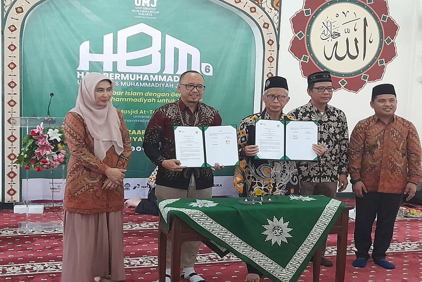 Universitas Muhammadiyah Jakarta (UMJ) bersama Rumah Zakat melakukan penandatangan MoU dalam program Pengembangan Sumber Daya Manusia, Sabtu (5/8).