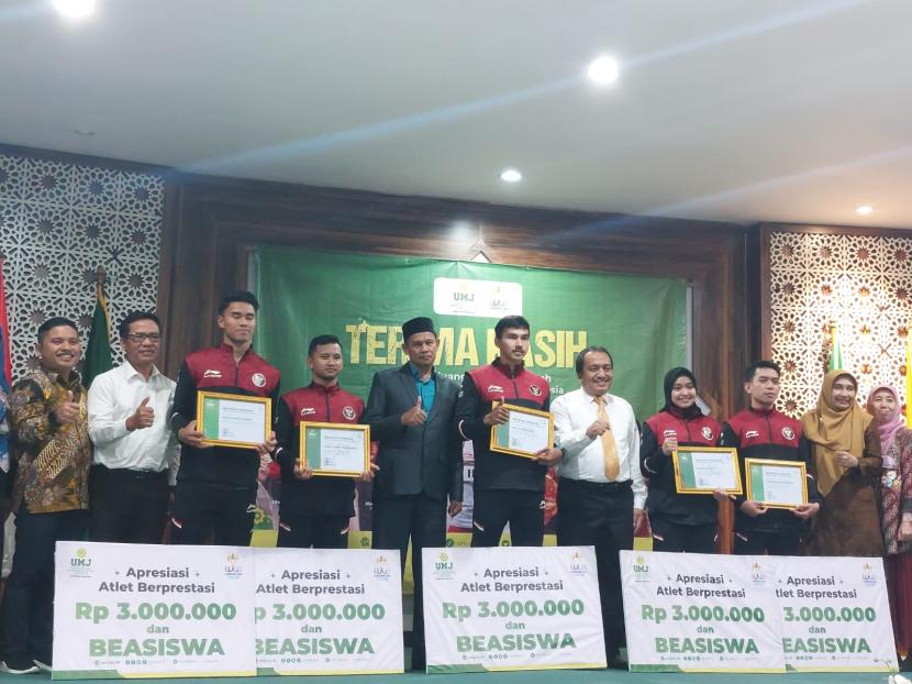 Universitas Muhammadiyah Jakarta (UMJ) memberikan apresiasi kepada lima mahasiswanya yang meraih medali di ajang SEA Games 2023 Kamboja. Mereka adalah  Wahyu Setiawan, Yazid Hanif, Riana Oktavia, Alfadhila Ramadhan dan Muhammad Ferarri. 