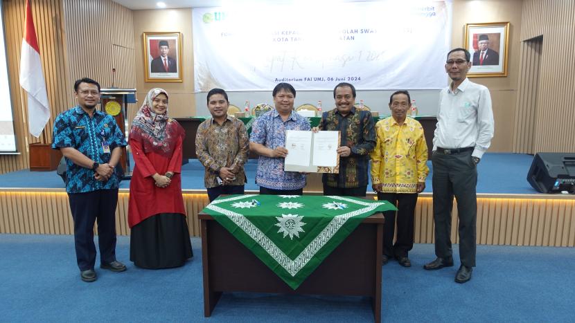 Universitas Muhammadiyah Jakarta (UMJ) menandatangani Memorandum of Understanding (MoU) dengan Forum Komunikasi Kepala Sekolah Swasta (FKKSS) SMA Kota Tangerang Selatan.