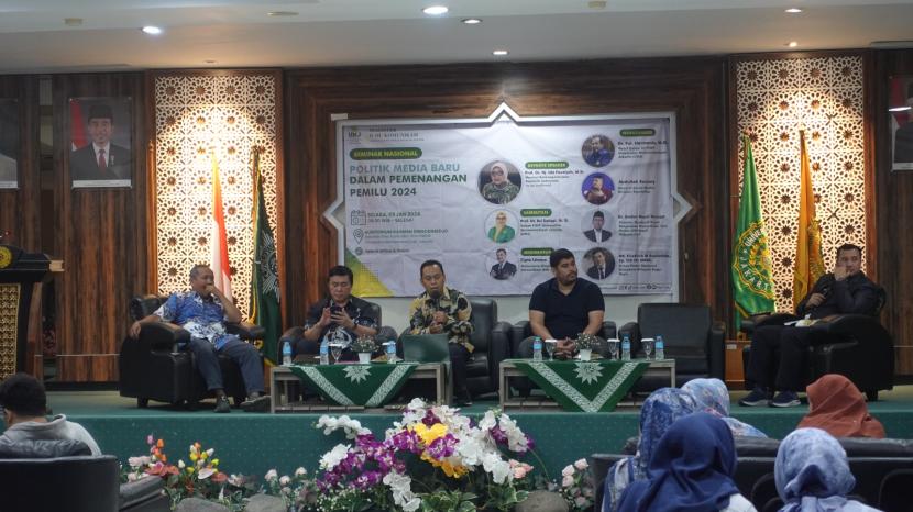 Universitas Muhammadiyah Jakarta (UMJ) menggelar Seminar Nasional bertajuk Politik Media Baru Dalam Pemenangan Pemilu 2024 yang diselenggarakan oleh Magister Ilmu Komunikasi Fakultas Ilmu Sosial dan Ilmu Politik Universitas Muhammadiyah Jakarta (MIKOM FISIP UMJ) di Auditorium Kasman Singodimedjo, Selasa (9/1/2024).