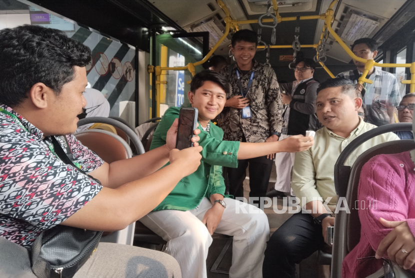 Universitas Muhammadiyah Jakarta (UMJ) menunjukkan komitmennya dalam mendukung program pemerintah sivitas akademika untuk beralih ke transportasi umum, khususnya TransJakarta.