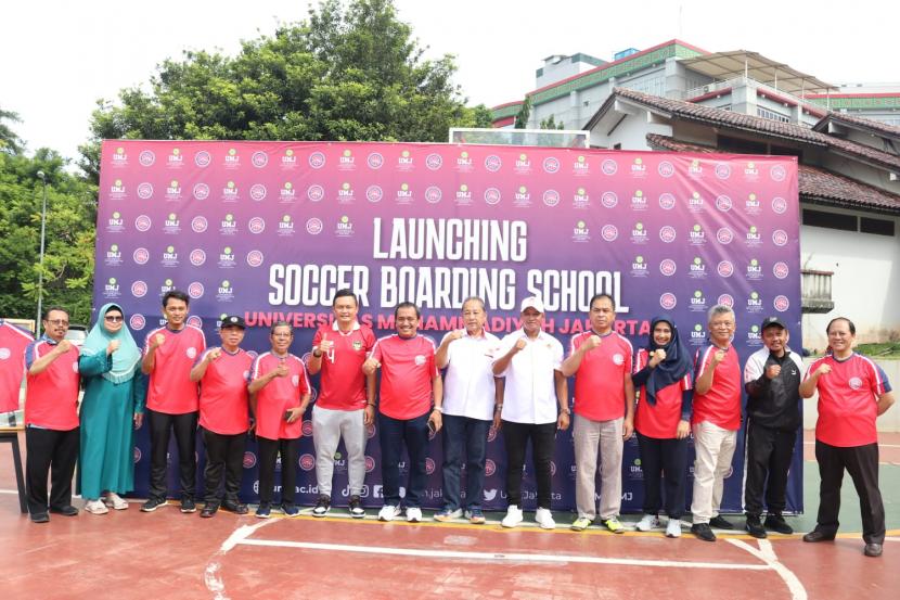 Universitas Muhammadiyah Jakarta (UMJ) resmikan Soccer Boarding School (SBS) di Lapangan Green Park UMJ Kamis (22/12/2022).