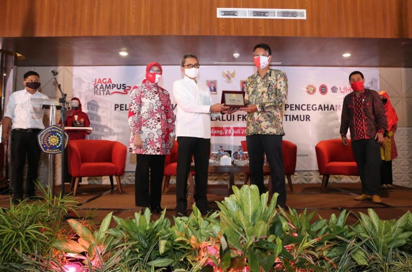 Universitas Muhammadiyah Malang dan Badan Nasional Penanggulangan Terorisme (BNPT) menyelenggarakan seminar bertajuk Jaga Kampus Kita: Pelibatan Civitas Akademica dalam Pencegahan Terorisme melalui FKPT Jawa Timur.