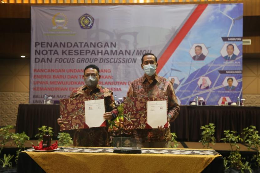 Universitas Muhammadiyah Malang (UMM) bersama Badan Keahlian Dewan Perwakilan Rakyat Republik Indonesia (DPR RI) melaksanakan Memorandum of Understanding (MoU) mengenai Energi Baru Terbarukan (EBT), Rabu (29/9). 