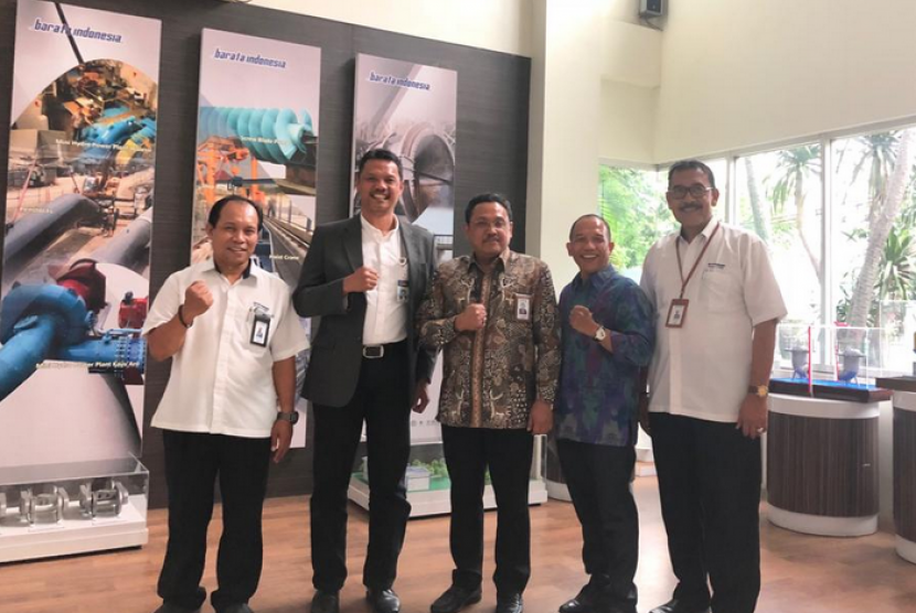 Universitas Muhammadiyah Malang (UMM) bersama beberapa unsur pimpinan PT  Barata di Gresik setelah penandatanganan perjanjian kerjasama, belum lama  ini.