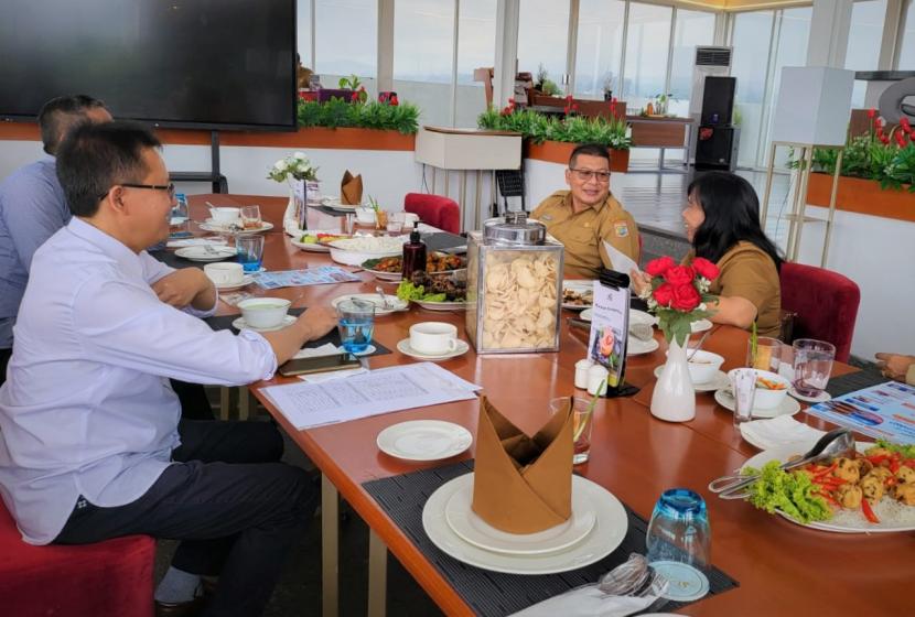 Universitas Muhammadiyah malang (UMM) bersama Pemerintah Kabupaten (Pemkab) Malang melakukan pertemuan dan berkomitmen untuk mendukung para lulusan Sekolah Menengah Kejuruan (SMK) untuk mendapatkan peluang kerja, baik dalam negeri maupun mancanegara. Hal ini terutam mengenai kesempatan kerja yang terbuka di Jepang. 