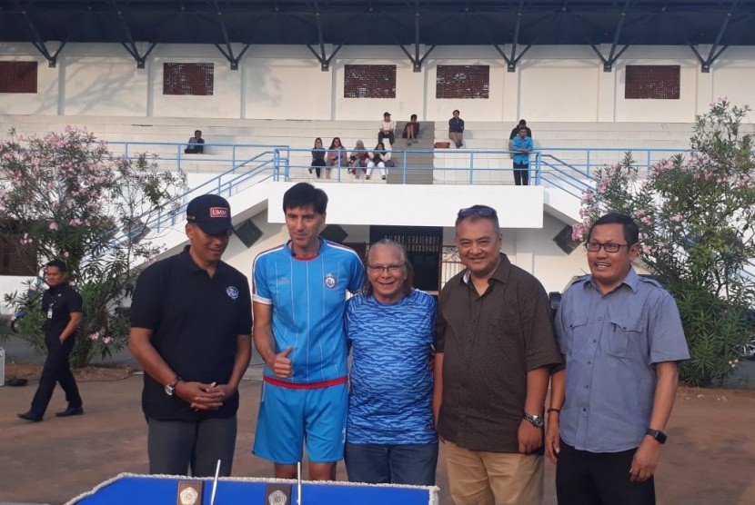 Universitas Muhammadiyah Malang (UMM) dan manajemen Arema FC resmi melakukan penandatanganan MoU di Stadion UMM Malang, Jumat (13/7).