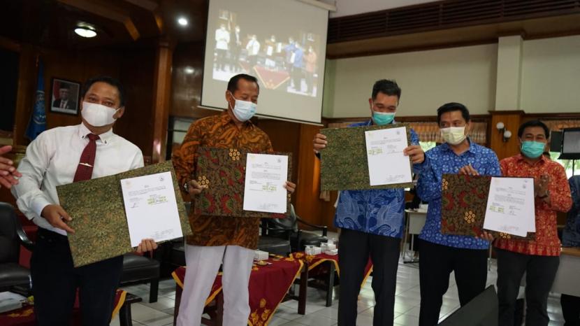 Universitas Muhammadiyah Malang (UMM) dan PT Charoen Pokphand Indonesia menandatangani Memorandum of Understanding (MoU) di Aula Biro Administrasi Umum (BAU) UMM, Selasa (8/2). 