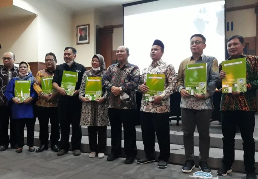 Direktorat Penelitian dan Pengabdian Kepada Masyarakat (DPPM) Universitas Muhammadiyah Malang (UMM) berhasil mendapatkan penghargaan sebagai Perguruan Tinggi Swasta (PTS) penerima dana abdimas tertinggi dan jumlah judul abdimas terbanyak dari  Lembaga Layanan Pendidikan Tinggi (LLDikti) wilayah VII.