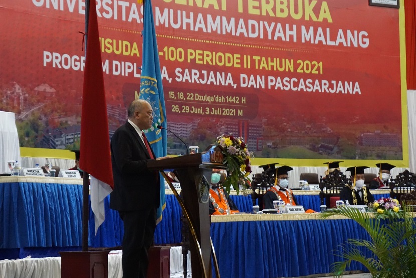 Universitas Muhammadiyah Malang (UMM) kembali melangsungkan gelaran wisuda pada Selasa (29/6) lalu. Wisuda UMM yang ke-100 tersebut dihadiri oleh Duta Besar Indonesia untuk Republik Rakyat China (RRC) Djauhari Oratmangun