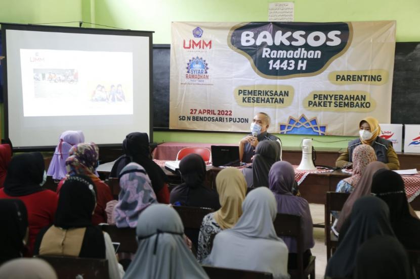 Universitas Muhammadiyah Malang (UMM) melaksanakan bakti sosial (baksos) di Pujon dan Ngantang, Kabupaten Malang, Rabu (27/4/2022). Kegiatan ini juga mengakhiri rangkaian panjang Syiar Ramadhan yang dilaksanakan UMM selama bulan suci