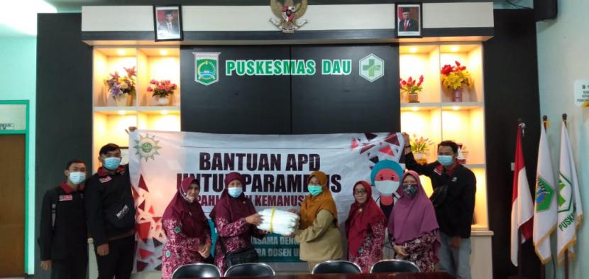 Universitas Muhammadiyah Malang (UMM) memberi kontribusi pembagian Alat Pelindung Diri (APD) ke beberapa layanan kesehatan di Malang. 