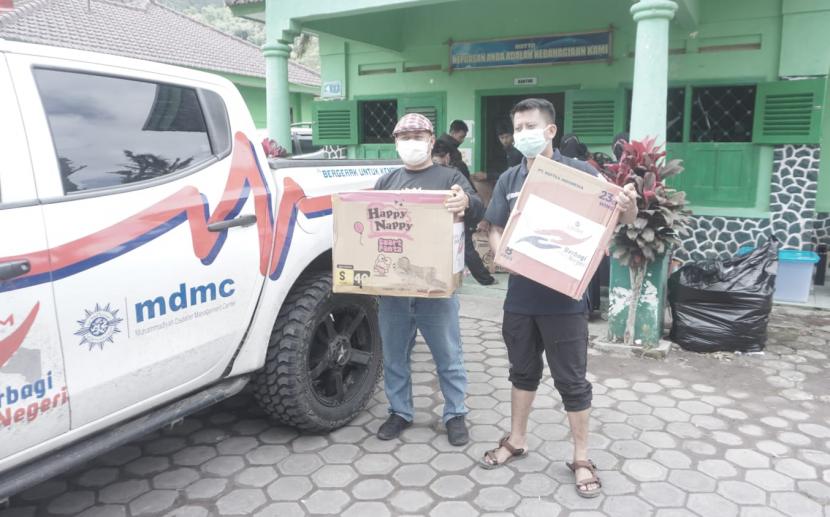 Universitas Muhammadiyah Malang (UMM) memberikan bantuan untuk warga terdampak erupsi Gunung Semeru. 