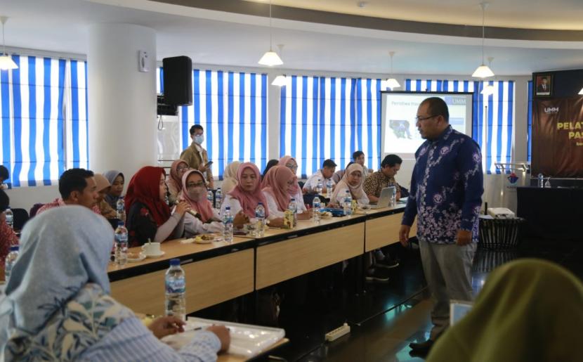 Universitas Muhammadiyah Malang (UMM) memberikan Pelatihan Konseling Traumatik Pasca Tragedi Kanjuruhan untuk para guru BK se-Malang Raya, beberapa waktu lalu. 