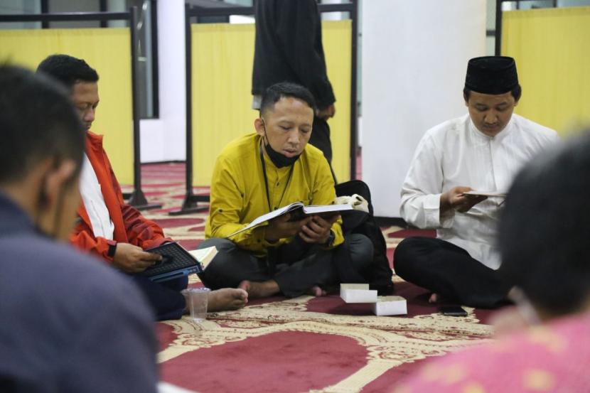 Universitas Muhammadiyah Malang (UMM) mengadakan rangkaian agenda iktikaf yang dilaksanakan di Masjid AR Fachruddin UMM. 