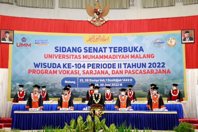 Universitas Muhammadiyah Malang (UMM) mengadakan Wisuda ke-104 Periode II Tahun 2022 di Malang, beberapa waktu lalu. 