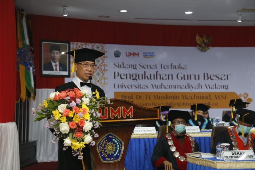 Universitas Muhammadiyah Malang (UMM) mengukuhkan guru besar baru bernama Profesor Muslimin Machmud. Muslimin merupakan guru besar pertama bidang komunikasi media tradisional di Indonesia. 