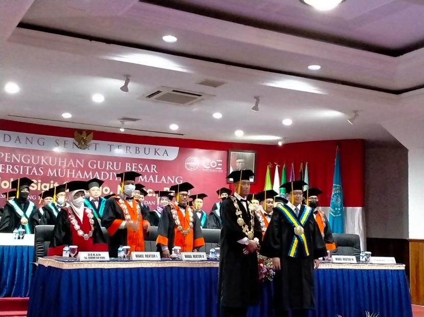 Universitas Muhammadiyah Malang (UMM) mengukuhkan guru besar baru di bidang ilmu manajemen, Malang, Kamis (29/12/2022).  