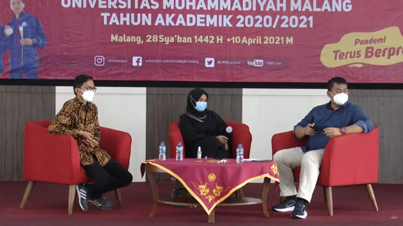 Universitas Muhammadiyah Malang (UMM) mengundang dua pebisnis pada kuliah umum Student Day di kampus UMM, Sabtu (10/4).