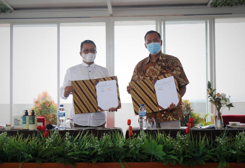 Universitas Muhammadiyah Malang (UMM) menjalin kerja sama dengan PT Pemalang Agro Wangi untuk membuka kelas profesional essential oil. 