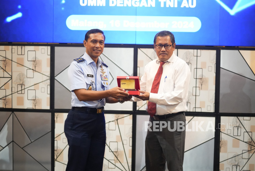 Universitas Muhammadiyah Malang (UMM) menjalin kerja sama dengan Tentara Nasional Indonesia Angkatan Udara (TNI AU) menyelenggarakan seminar ketahanan pangan dan pendandatanganan pernyataan bersama tentang ketahanan pangan. Kolaborasi yang dilaksanakan pada 16 Desember di Rayz UMM itu bertajuk Kemampuan Wilayah dalam mendukung Program Ketahanan Pangan & Makanan Bergizi.