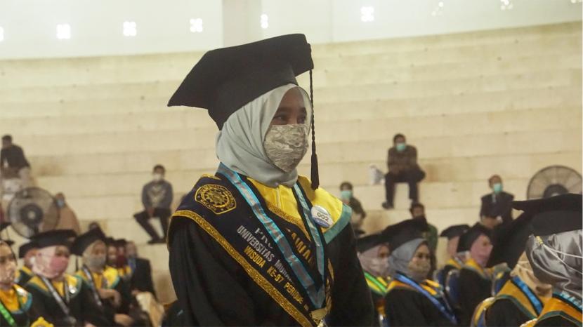 Universitas Muhammadiyah Malang (UMM) menyelenggarakan wisuda di Hall Dome UMM, Senin (19/10).