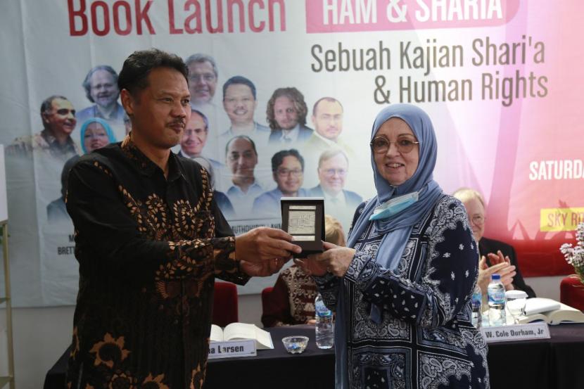 Universitas Muhammadiyah Malang (UMM) sukses meluncurkan buku berjudul Sharia and Human Right, beberapa waktu lalu. 
