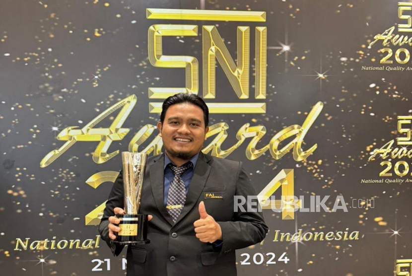 Universitas Muhammadiyah Sidoarjo (Umsida) kembali mengukir prestasi dengan meraih Silver SNI Award 2024 dalam ajang bergengsi yang diselenggarakan oleh Badan Standardisasi Nasional (BSN) di Gedung Jakarta Convention Center (JCC), Kamis (21/11/2024).