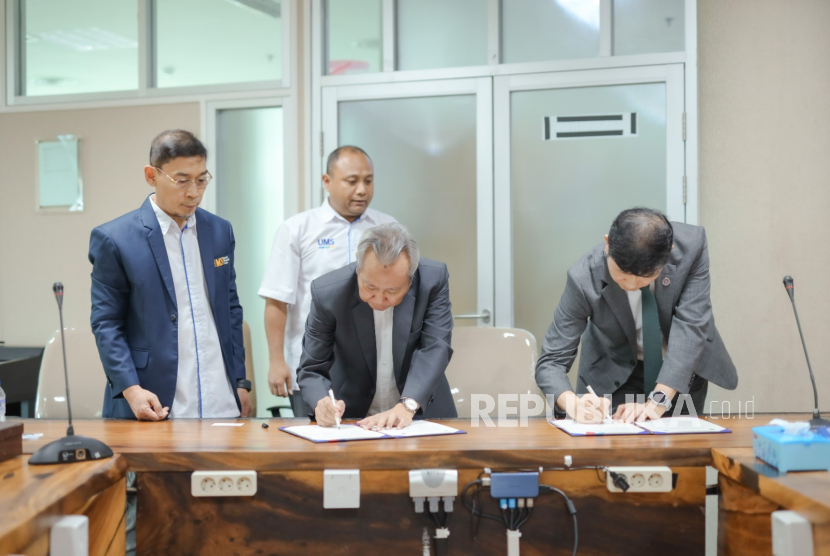 Universitas Muhammadiyah Surakarta (UMS) melalui Biro Kerja Sama Urusan Internasional (BKUI) menggagas kerja sama penting dengan delegasi Kongju National University, Korea Selatan, Senin (13/1/2024). Kegiatan yang berlangsung di Ruang Sidang BPH, Gedung Induk Siti Walidah lantai 6 UMS ini menjadi momentum strategis dalam memperkuat jejaring global dan meningkatkan kerja sama akademik lintas negara.