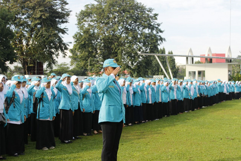 Universitas Muhammadiyah Surakarta (UMS) melepas sebanyak 1.227 mahasiswa Fakultas Ilmu Keguruan dan Pendidikan untuk mengikuti Kuliah Kerja Nyata (KKN). 
