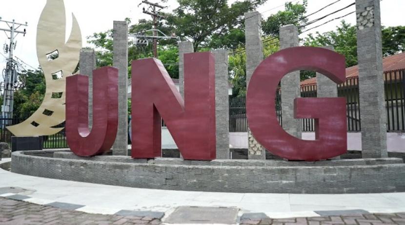 Universitas Negeri Gorontalo (UNG) memberikan sanksi bersyarat kepada salah seorang mahasiswa yang diduga mengucapkan kata tidak pantas kepada Presiden Joko Widodo (Jokowi).