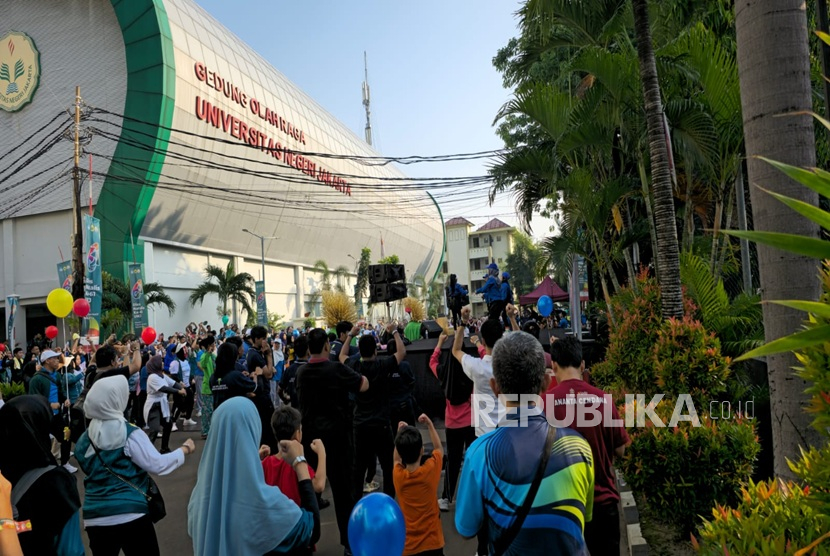 Universitas Negeri Jakarta (UNJ) kembali menggelar Pesta Rakyat UNJ yang menjadi tradisi puncak perayaan Dies Natalis. Pada perayaan hari jadi yang ke-61 tahun itu, hadir ribuan civitas akademika, baik itu pimpinan, dosen, tenaga kependidikan, mahasiswa, dan alumni.