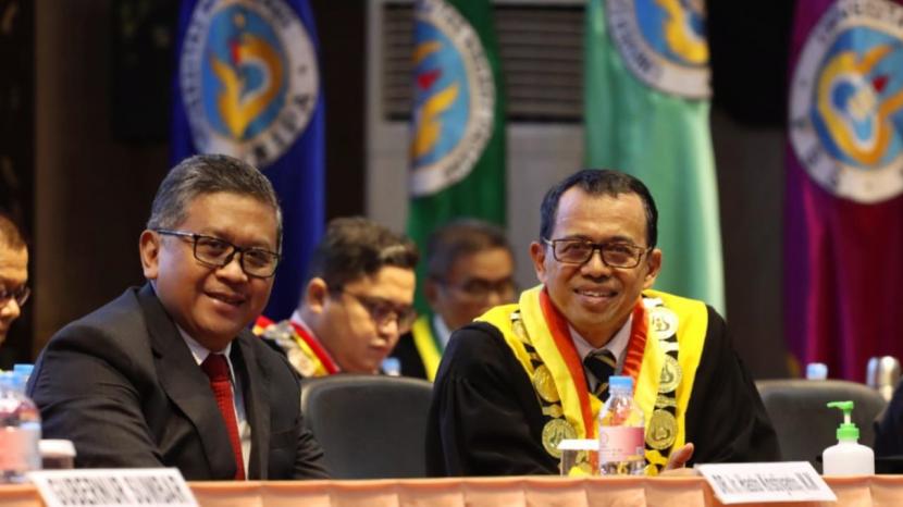 Universitas Negeri Padang (UNP) menggelar acara wisuda ke-127 di Aula Kampus tersebut di Kota Padang, Ahad (3/7/2022),