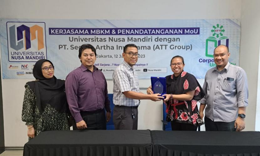Universitas Nusa Mandiri (UNM) dan PT Segara Artha Mandiri (ATT Group) tanda tangani kerja sama berkolaborasi dukung SDM berkualitas.