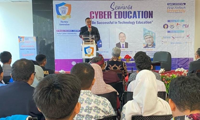 Universitas Siber Indonesia atau yang lebih dikenal sebagai Cyber University telah sukses mengadakan Seminar Cyber Education bertajuk Be Successful Education