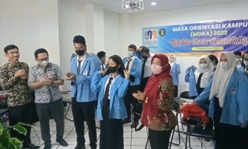Universitas Nusa Mandiri (UNM) kampus Tangerang mengadakan acara Masa Orientasi Kampus (MOKA) sebagai rangkaian kegiatan PKKMB (Pengenalan Kehidupan Kampus bagi Mahasiswa Baru) Tahun Akademik 2022/2023 bertemakan “Ignite Your Creativity”. 