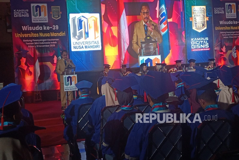 Membingkai Prestasi, Mengukir Masa Depan! Catatan Inspiratif dari Wisuda UNM