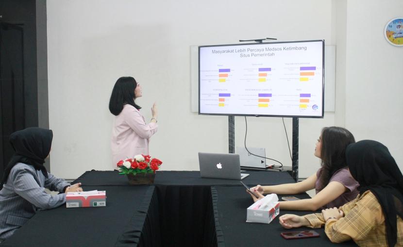 Universitas Nusa Mandiri (UNM) memiliki Program Magister Ilmu Komputer (S2) dengan misinya menciptakan penelitian berkualitas dan berinovasi di era digital. 