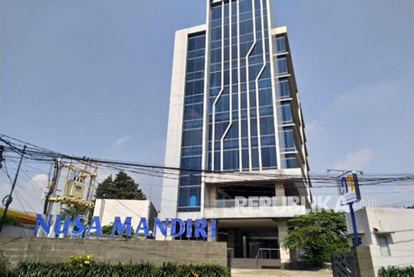 Universitas Nusa Mandiri (UNM) menandai usia ke-24 tahun dengan semangat baru untuk terus bertransformasi sebagai Kampus Digital Bisnis yang unggul, adaptif, dan berdampak.