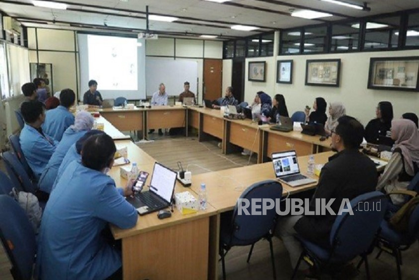 Universitas Nusa Mandiri (UNM) sebagai Kampus Digital Bisnis bersama Fakultas Ilmu Komputer Universitas Indonesia (Fasilkom UI) sukses menggelar forum group discussion bertajuk Kolaborasi Unggul di Kampus UI, Depok, Rabu (10/9/2025). 