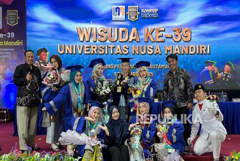 Wisuda UNM ke-39 Lahirkan Angkatan Perdana Prodi Bisnis Digital yang Siap Guncang Industri