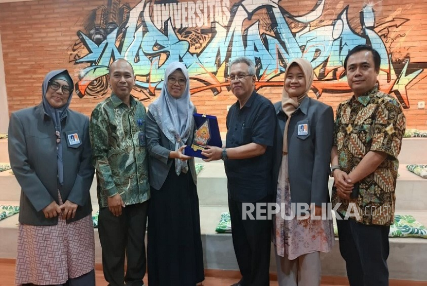 Universitas Nusa Mandiri (UNM) sebagai Kampus Digital Bisnis terkemuka bersama Universitas Krisnadwipayana (UNKRIS) menggelar kegiatan studi banding.