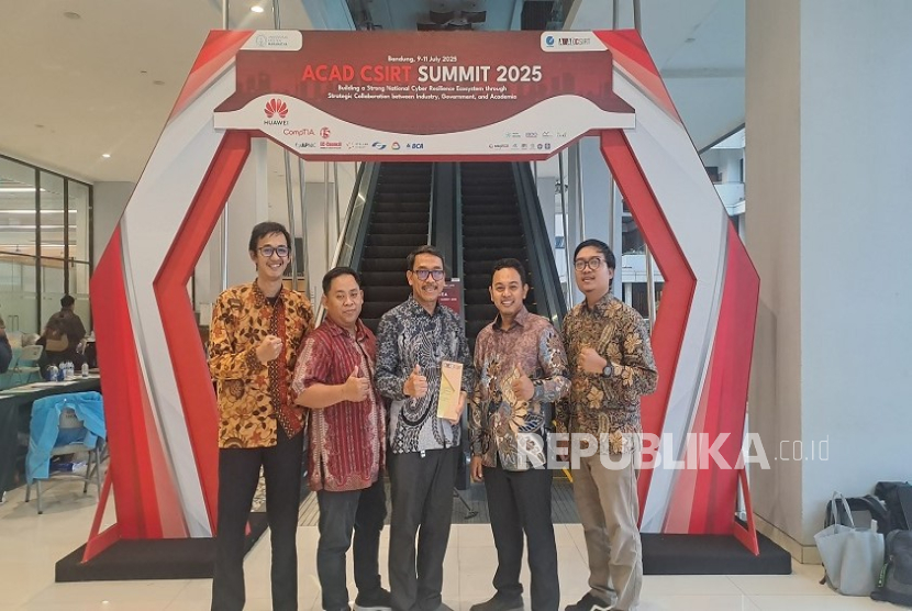 Universitas Nusa Mandiri (UNM) turut ambil bagian dalam ACAD CSIRT Summit 2025 yang berlangsung pada Rabu-Jumat, 9–11 Juli 2025 di Universitas Kristen Maranatha, Bandung.