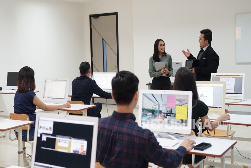 Universitas Nusa Mandiri (UNM)menghadirkan Program Studi Bisnis Digital untuk membekali generasi muda, khususnya Gen Z, dengan perpaduan antara ilmu bisnis, kreativitas, dan teknologi digital secara praktis dan aplikatif. 