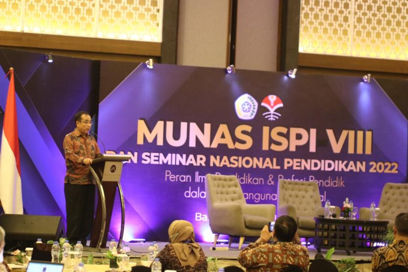 Universitas Pendidikan Indonesia bekerja sama dengan Ikatan Sarjana Pendidikan Indonesia (ISPI) menggelar musyawarah nasional (Munas) ISPI VIII Tahun 2022 selama 3 hari mulai Selasa-Kamis, 14, 15 dan 16 Juni 2022.