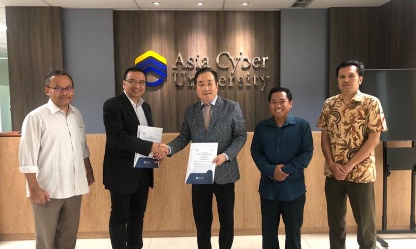 Universitas Siber Indonesia atau Cyber University yang dulunya bernama BRI Institute telah menandatangani Nota Kesepahaman (MoU) dengan Universitas Siber Asia (UNSIA). 