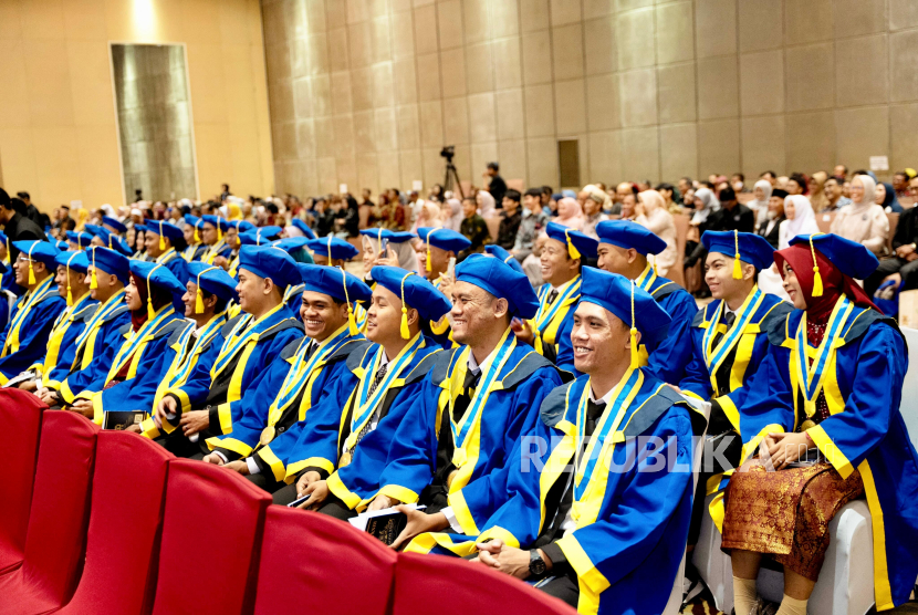 Universitas Teknologi Bandung (UTB) kembali menggelar momen penting dalam perjalanannya sebagai institusi pendidikan tinggi melalui pelaksanaan Wisuda XXIII yang diselenggarakan pada Kamis (22/5/2025).