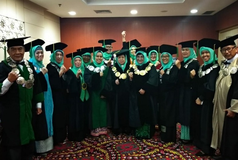 Universitas Yarsi kembali menyelenggarakan wisuda semester ganjil tahun akademik 2018-2019 dengan lulusan sarjana sebanyak 436 wisudawan/wisudawati di Auditorium Ar-Rahman, Kampus Yarsi, Cempaka Putih, Jakarta Pusat, Sabtu, (27/10)