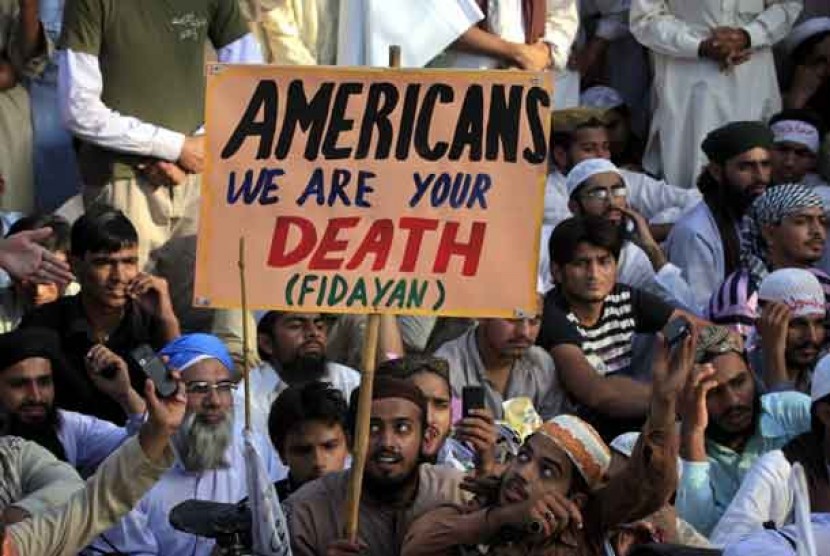  Unjuk rasa memprotes film anti Islam di Lahore, Pakistan, Ahad (23/9).