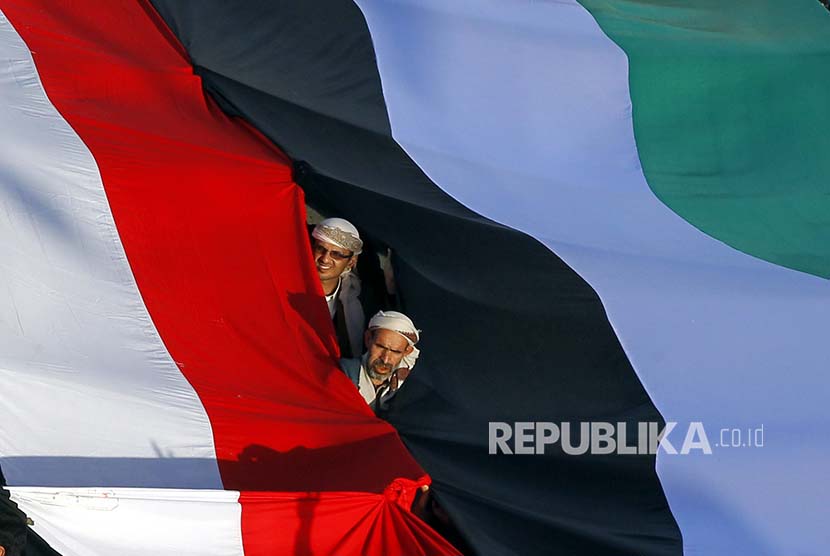 Unjuk rasa menentang putusan Amerika mengakui Yerusalem sebagai ibukota Israel di Sana'a, Yaman, Jumat (8/12).